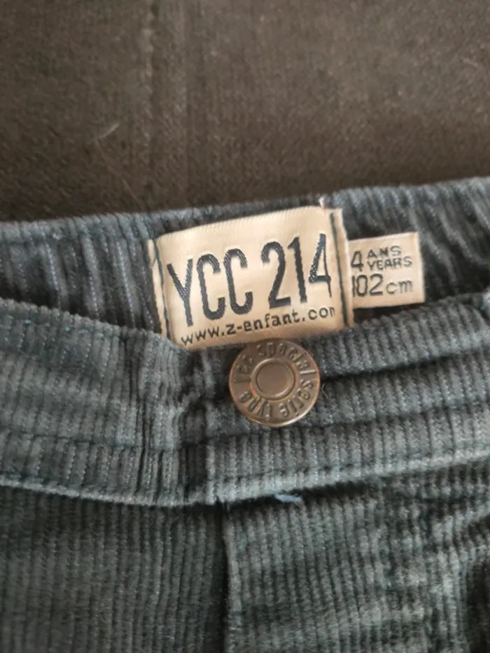 Jeans type velours garçon 4 ans - photo numéro 2