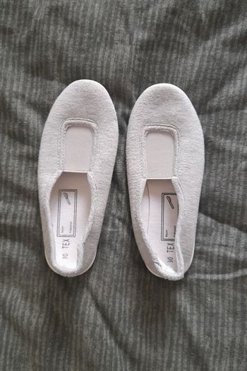 Chaussons gris clair