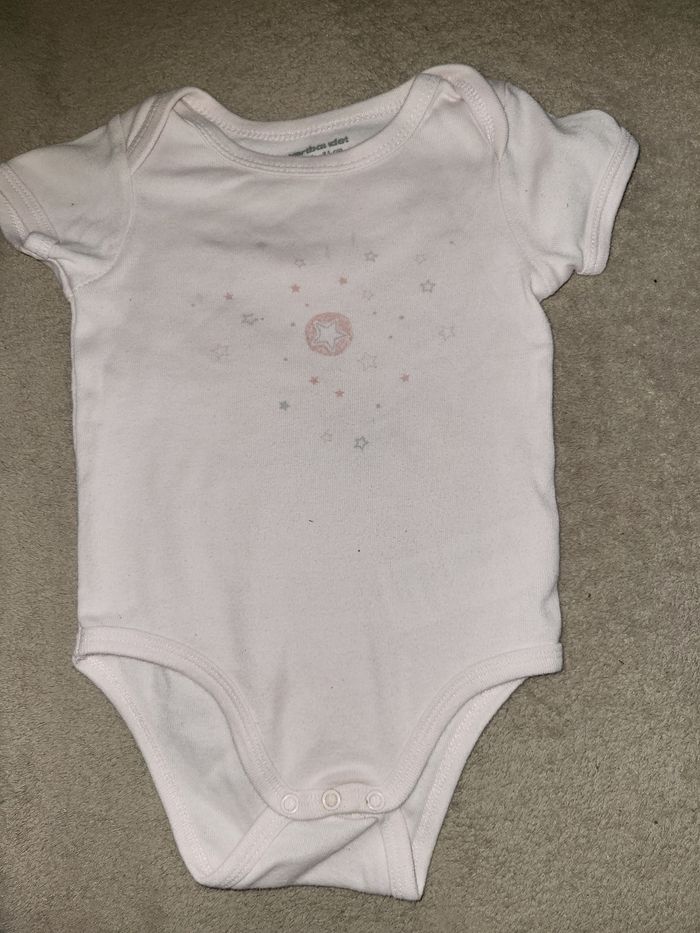 Lot Bodys 6-9 mois - photo numéro 8