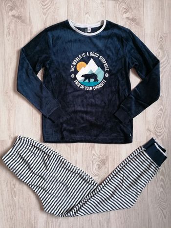 Pyjama en velours Okaïdi 
Taille 14 ans
Très bon état