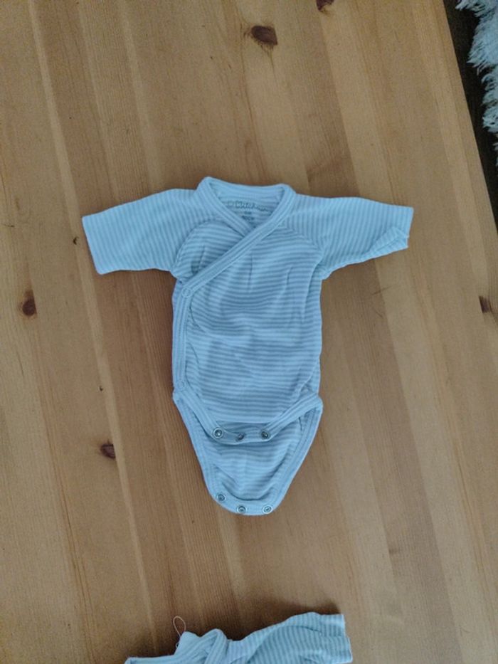 Lot 2 bodies et 1 pyjama Kiabi - photo numéro 12