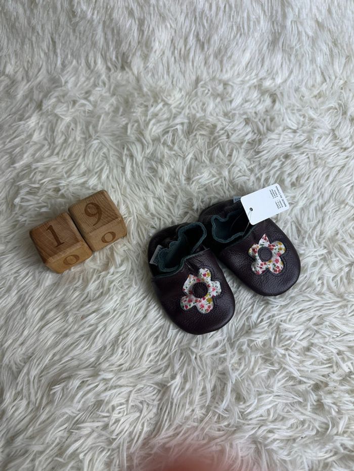 Paire de chaussons en cuir violet taille 19-20 Yihakids