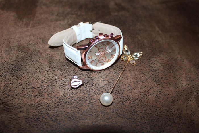 Montre et broche