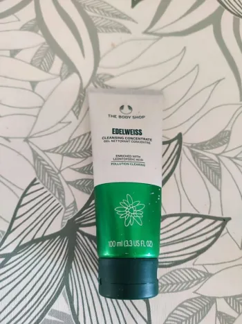 The body shop gel nettoyant concentré edelweiss 100ml valeur 15€ à utiliser 12 mois après ouverture