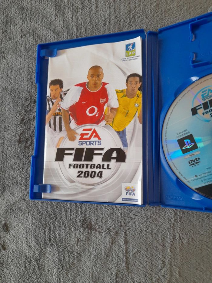 Jeu PlayStation 2 fifa 2004 - photo numéro 4