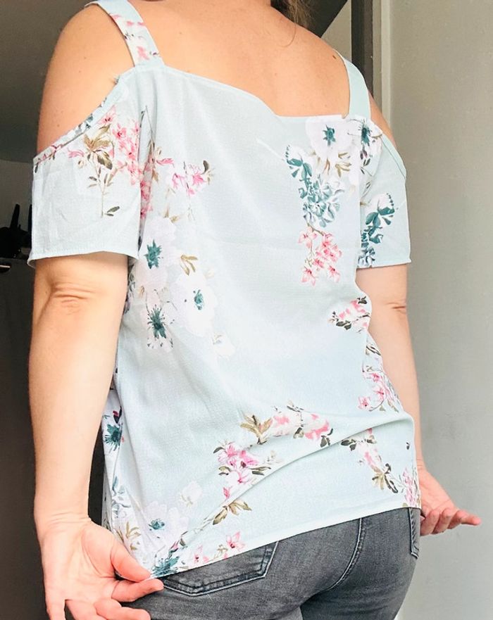 T-shirt bleu fleuris manches coupées - photo numéro 4