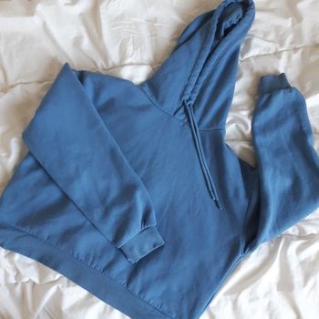 Lot sweatshirts court