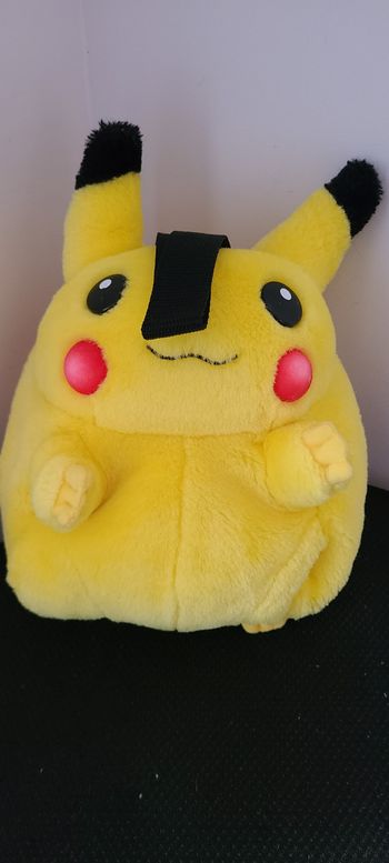 Peluche pikachu range console Nintendo ds ou autre