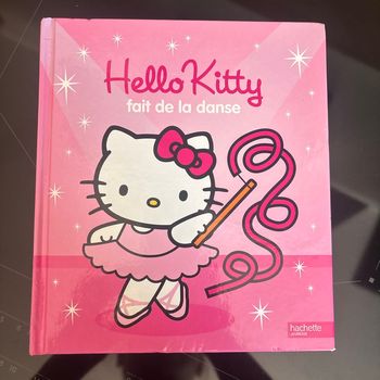Hello kitty fait de la danse