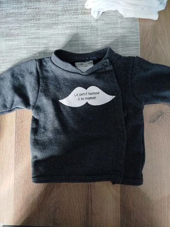 Vends pull 3 mois