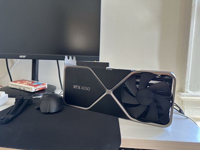 GeForce RTX 4090 FE / Founders Edition (occasion, excellent état, boîte d'origine) - photo numéro 2