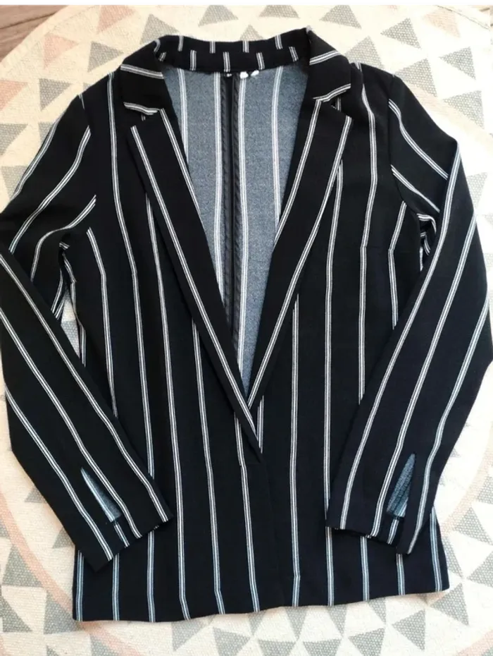 Blazer  noir  rayé  blanc  -  H&M  -  36-  Parfait  état - photo numéro 4