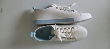 Chaussures plates blanches