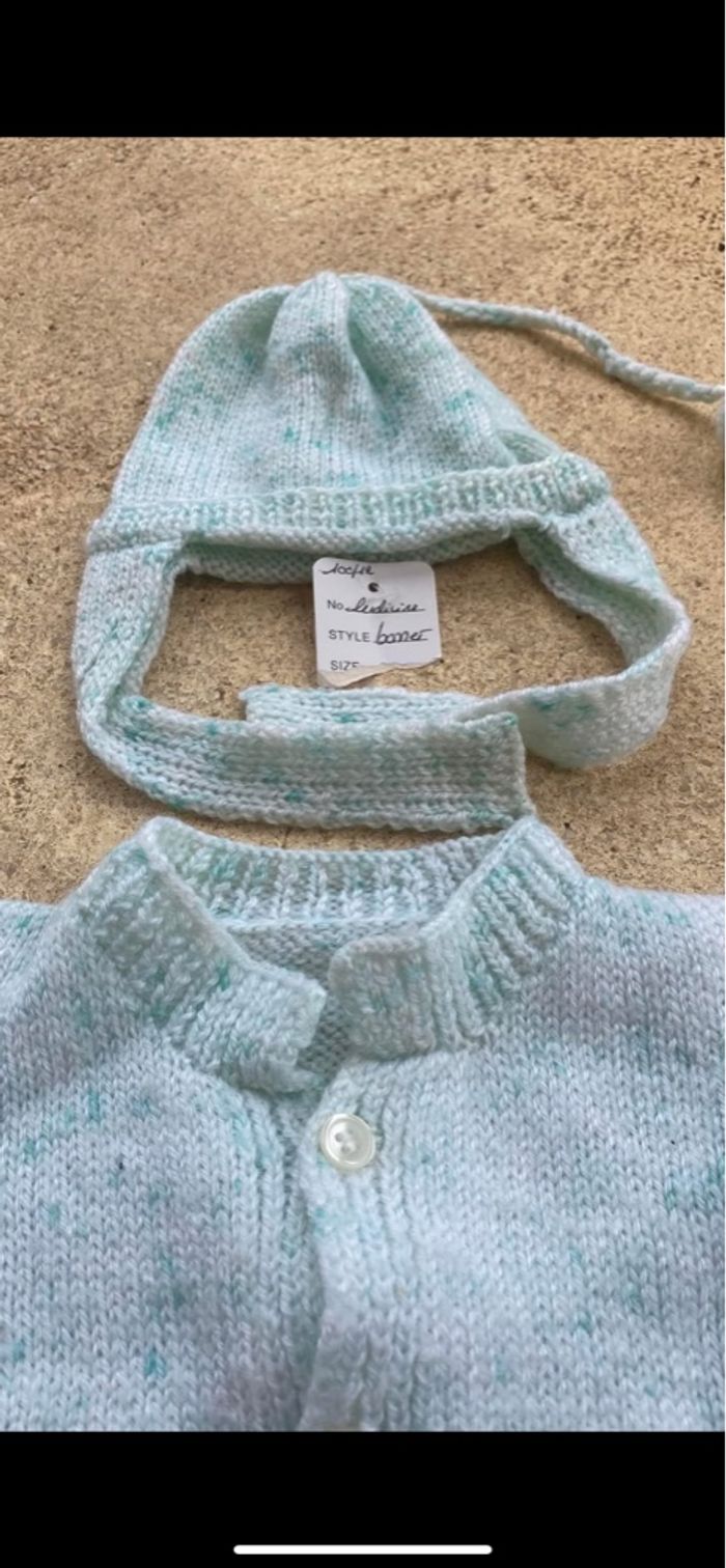 Ensemble gilet et bonnet vert et blanc - photo numéro 2