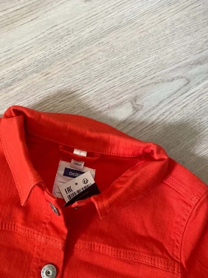 Veste en jean rouge corail Okaidi Okaïdi taille 8 ans Neuf - photo numéro 3