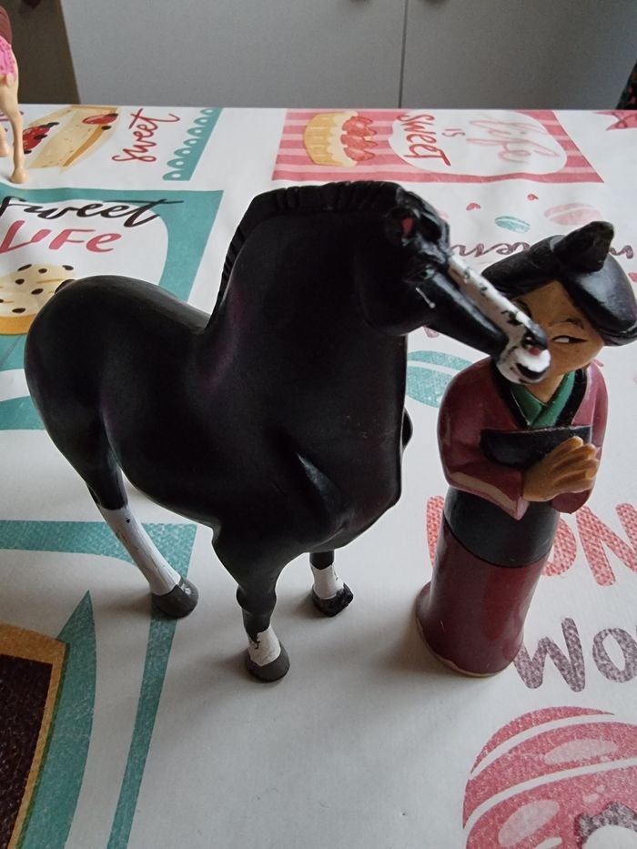 cheval de mulan et mulan - photo numéro 2
