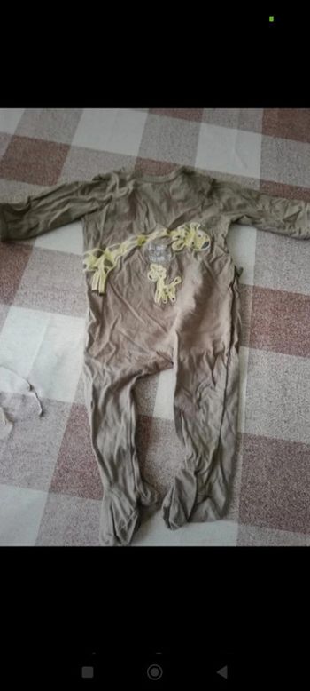 Pijama taupe girafes 12 mois Kiabi 2€5 très bon état