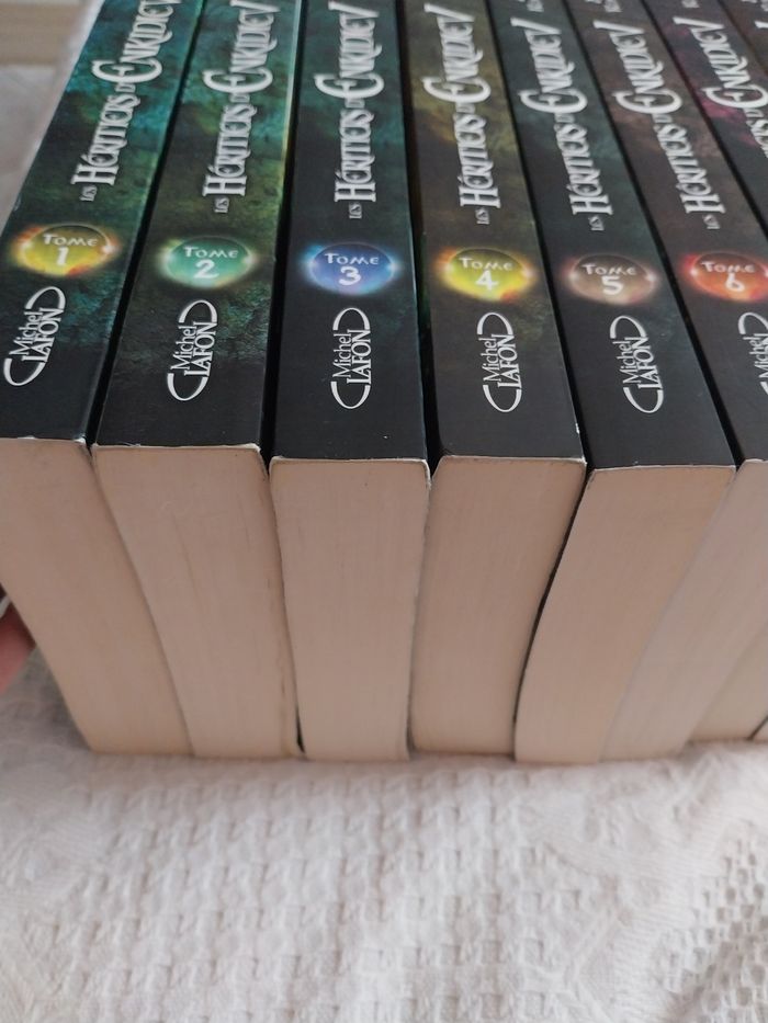 Romans Les Héritiers d'Enkidiev tomes 1 à 6 + 8 à 10 + 12 + Les Chevaliers d'Antarès 1 Anne Robillard - photo numéro 2