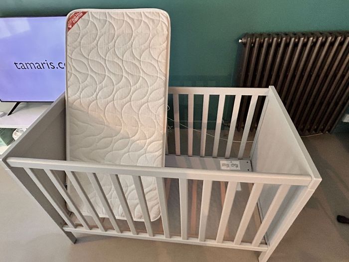 Lit bébé IKEA gris  neuf + matelas neuf