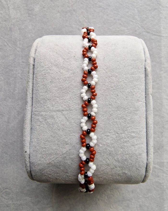 Bracelet marron et blanc
