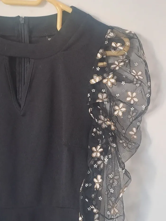 Robe noir à manches transparente Taille M - photo numéro 5