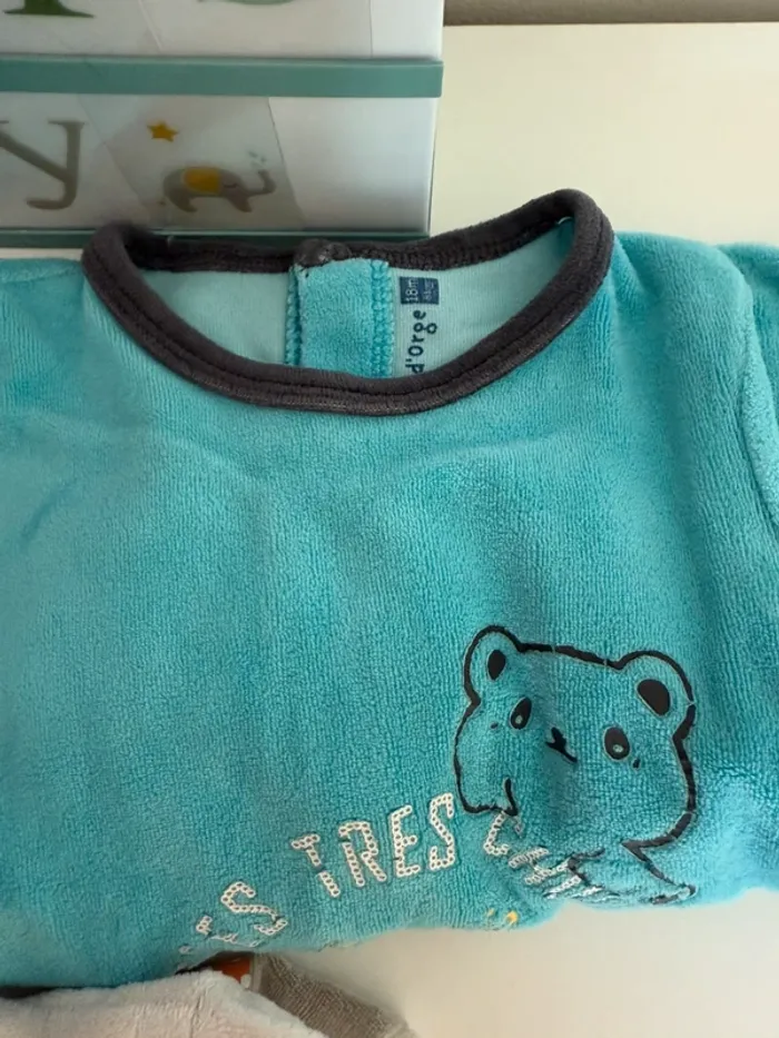 Lot 3 pyjamas velours 18 mois - photo numéro 3