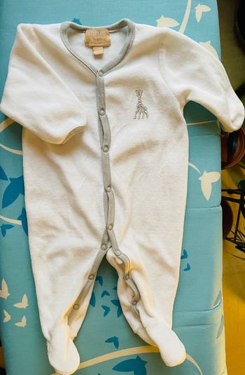 Pyjama mixte velours bébé Sophie la Girafe blanc et gris chic - 3 mois