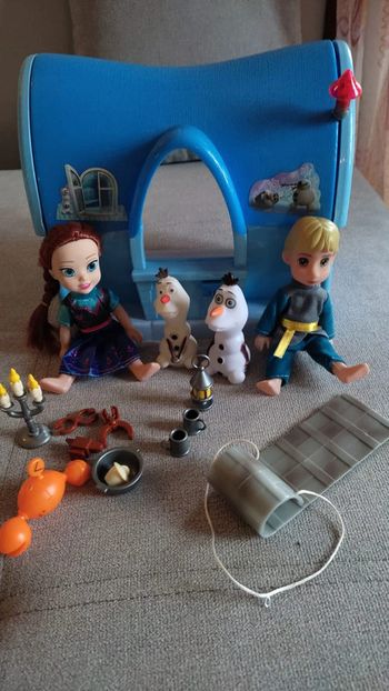 Maison Frozen reine des neiges + accessoires + personnages dolls Anna et kristoof