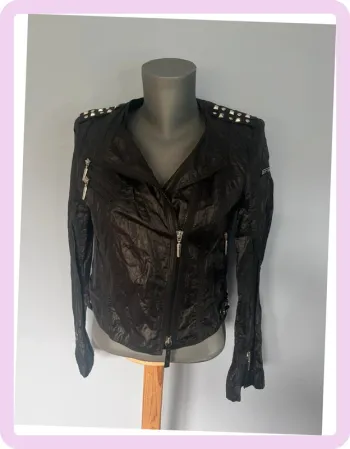 Veste courte noire Airfield taille 40 – Effet clouté épaules