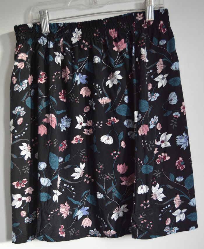 Jupe fleurie noire Yessica (C&A) – Taille S – Coupe fluide - photo numéro 2