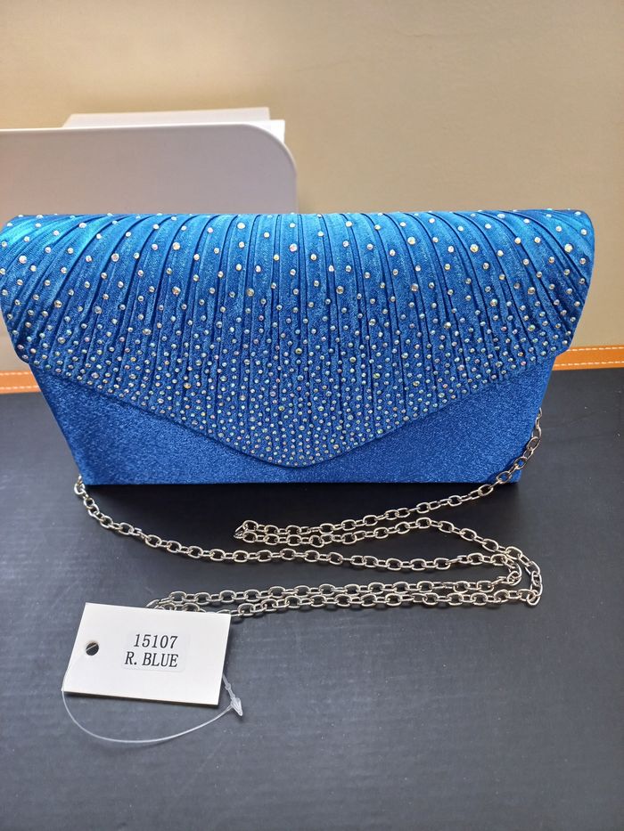Pochette chic bleue