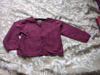Gilet violet lie de vin grain de blé 18 mois fille