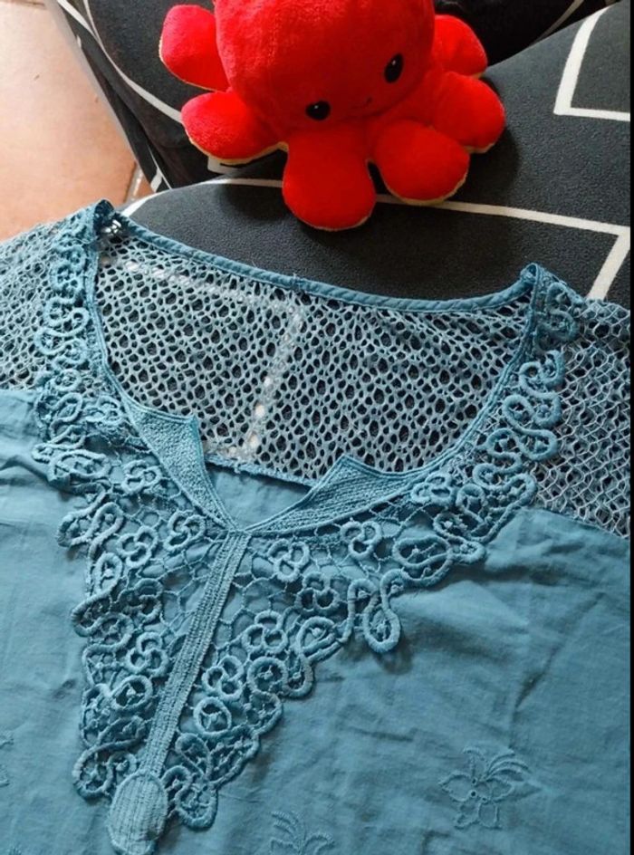 Haut bleu brodé T48 - photo numéro 2