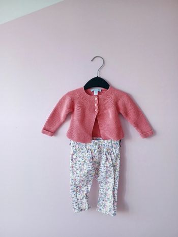 Ensemble gilet et pantalon fleuri bébé fille