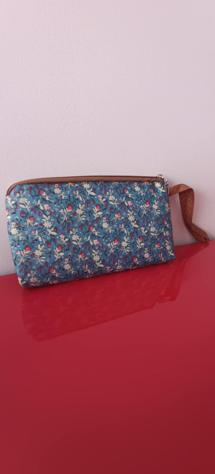 Pochette porte-monnaie imprimé floral  avec cordon de poignet - photo numéro 7