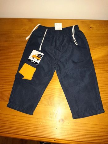 pantalon neuf avec étiquette 12mois