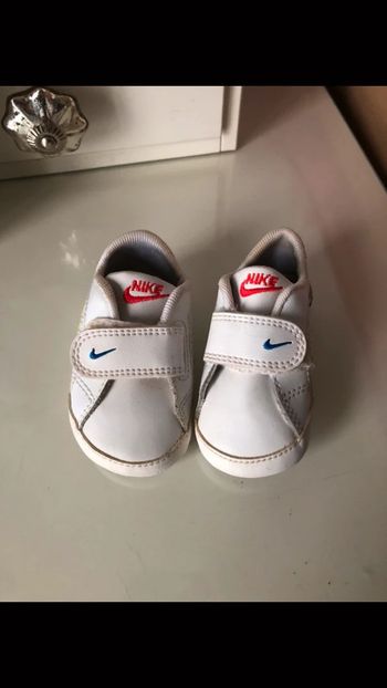 Basket Nike bébé taille 16