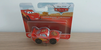 Voiture Cars flash mcqueen neuve