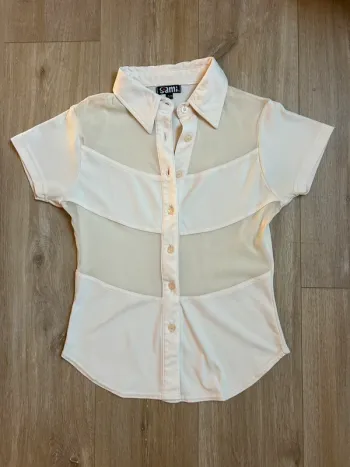 Chemise courte et cintrée vintage