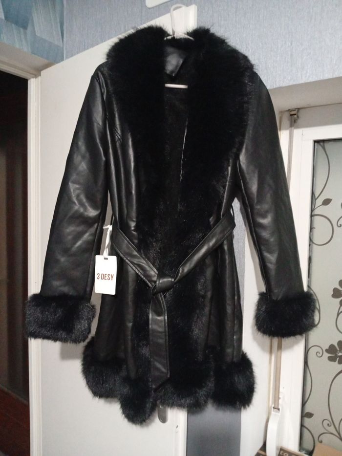 Manteau femme simili cuir noir et fausse fourrure - photo numéro 3