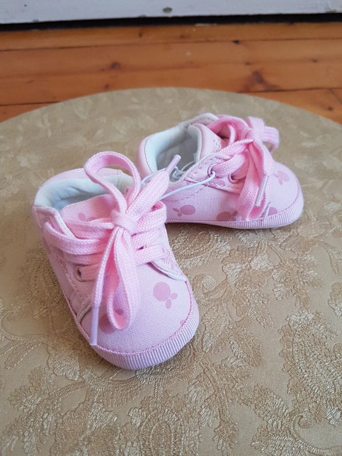 Chaussures bébé fille taille 1/6 mois - photo numéro 2