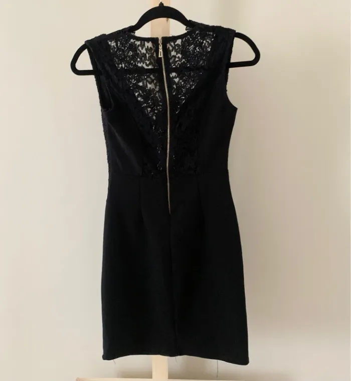 Robe noire élégante avec dentelle – Taille S - photo numéro 3