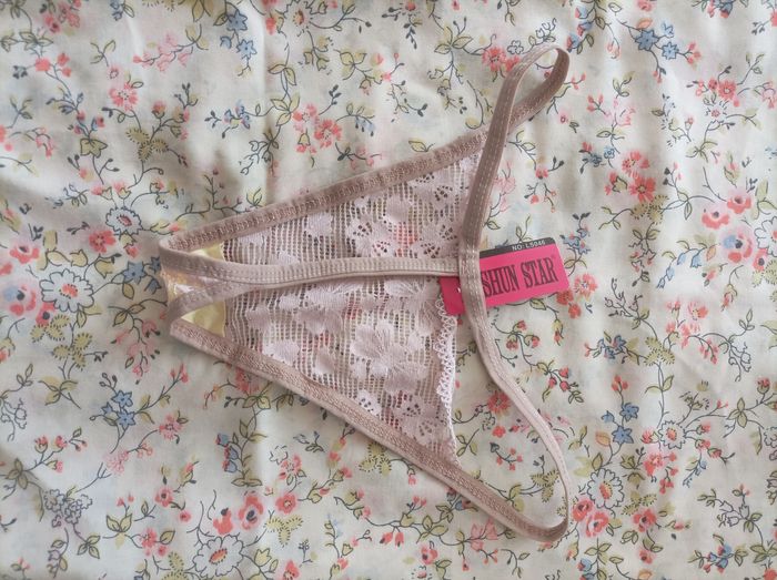 String neuf ficelle taille S - photo numéro 2