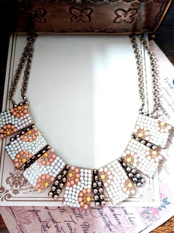 Magnifique collier plastron de perles vintage