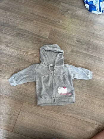 Veste à capuche en 6 mois