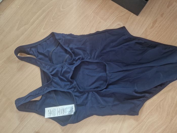 Maillot de bain de nage taille 38 - photo numéro 4