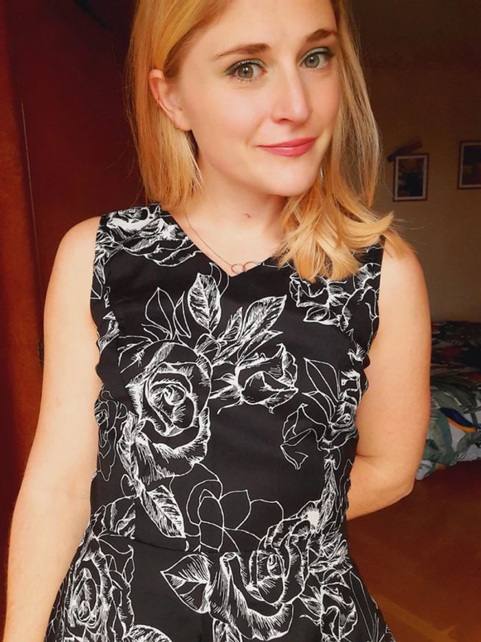 Robe patineuse 40 neuve - photo numéro 3