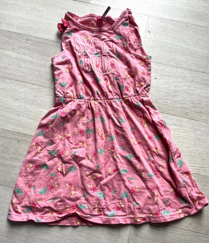 Très belle robe courte manche petite fille