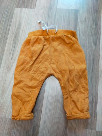 Pantalon moutarde Kiabi 9 mois