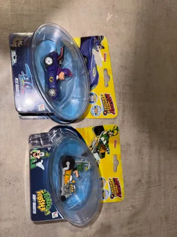 Lot de deux figurines Mickey